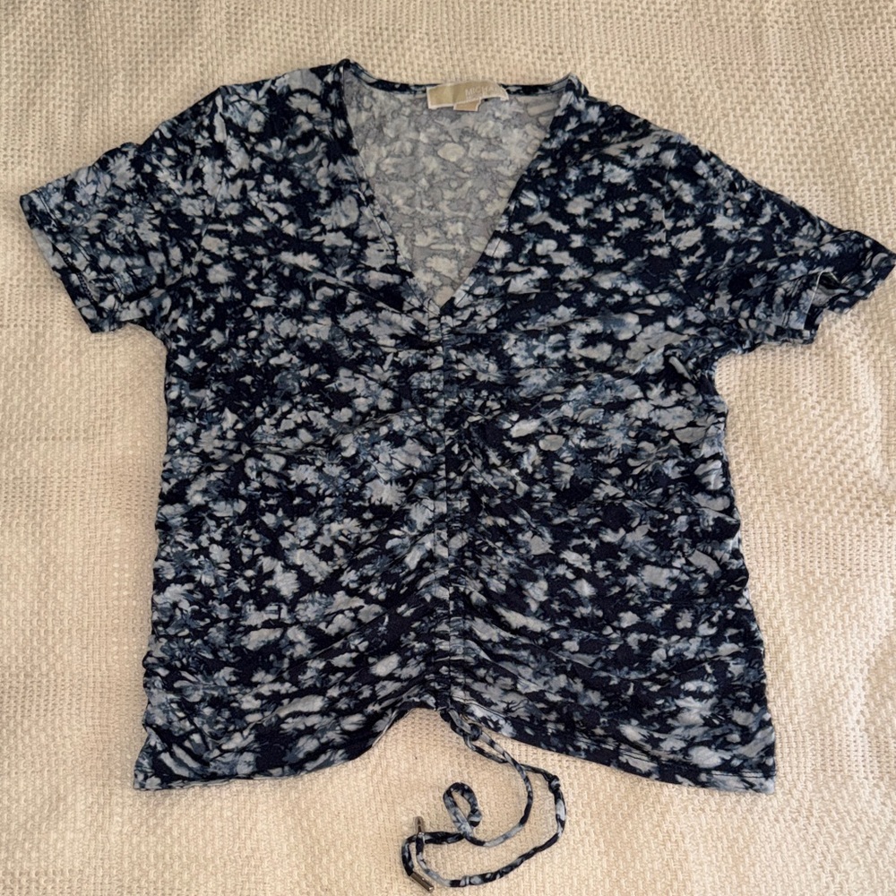 Michael Kors Tie-Dye V-Neck Short Sleeve Ruched Top - Navy/Light Blue